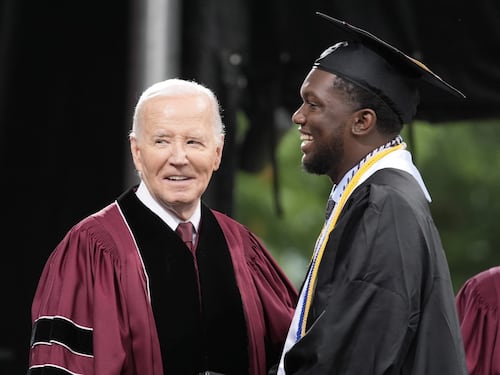 Joe Biden come Conte: il "superbonus" per gli studenti scatena una bufera