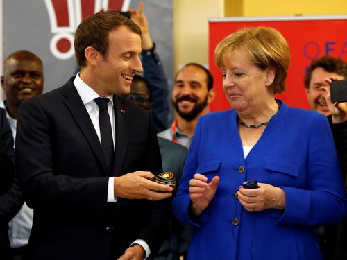 Le ricette di Merkel e Macron: dai migranti ai populisti, l'importante è che stiano a casa loro