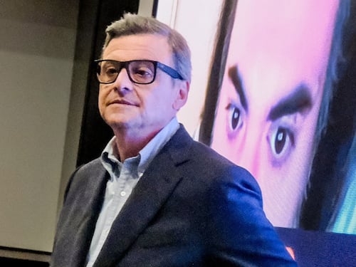 Basilicata, Calenda sostiene il centrodestra. Bufera per l'audio di Pittella