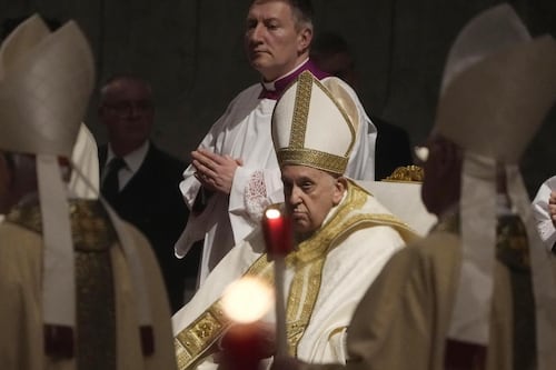 Papa Francesco, delusione dell'Ucraina: "Equipara vittima e aggressore"