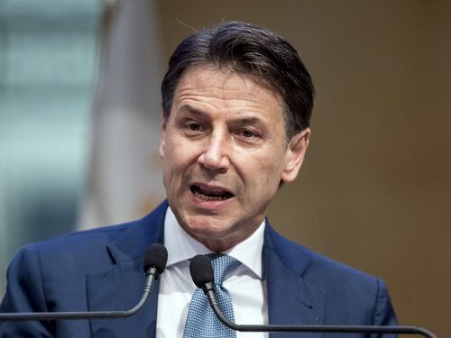 Beppe Grillo dixit: «Giuseppi è incapace» Si toglie di torno Conte, ma lo ha messo lui a Palazzo Chigi