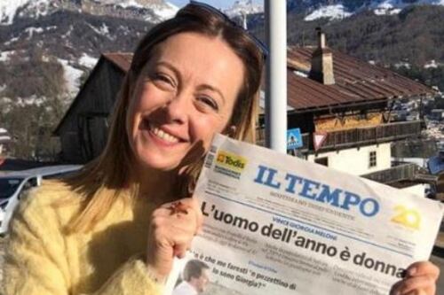 Giorgia Meloni con la prima pagina de Il Tempo: "Grazie a tutti voi"