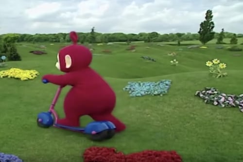 Bonus monopattino, Mario Giordano come i teletubbies. Così umilia l'ideona di Conte