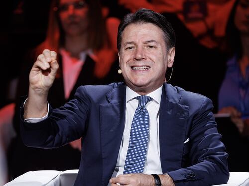 Conte critica Meloni ma aprì le porte del nostro Paese agli 007 della Russia