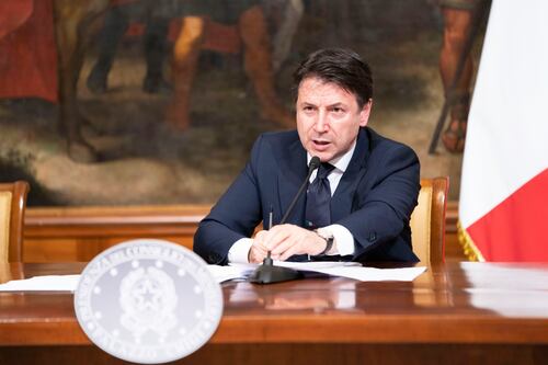 Fuga del premier da Montecitorio. Conte scappa dalla diretta tv sul "Giuseppi Hospital"