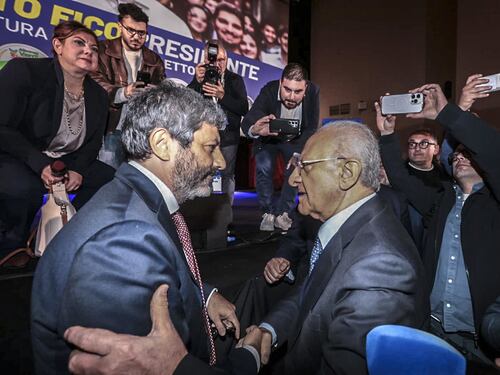 Il "campo" è già esploso. Scontro De Luca-Schlein e Fico non trova la giunta