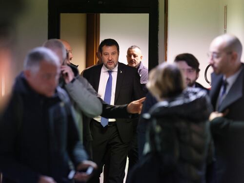 Salvini sotto processo, in tribunale il teatro dell'assurdo