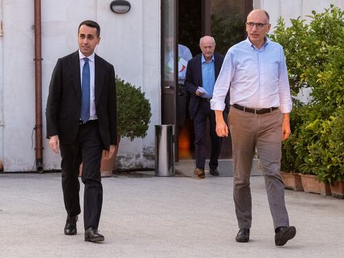 Elezioni, accordi a suon di collegi con rossoverdi e Luigi Di Maio. Enrico Letta sempre più disperato