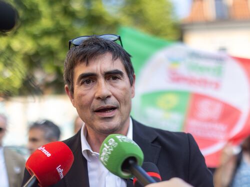 Fratoianni come Salis: debito di Sel da 73mila euro per l’occupazione