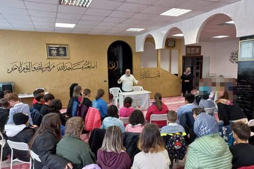 Ancona, esplode il caso per la gita scolastica alla moschea. “Islamizzazione dei bambini”