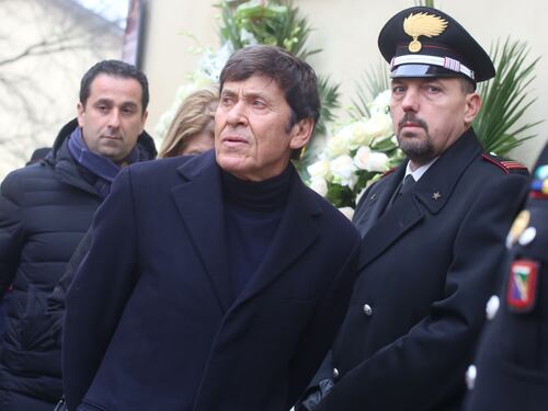 Da Morandi a Bolle, dalla Hunziker alla Carlucci: l'ultimo saluto a Bibi Ballandi