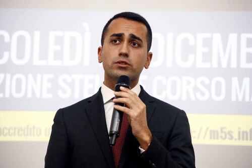 Di Maio scivola sulla buccia d'arancia