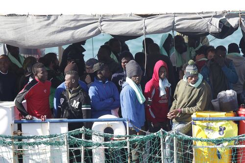 Sea Watch 3 è sbarcata a Catania, la nave non sarà sequestrata. Per ora