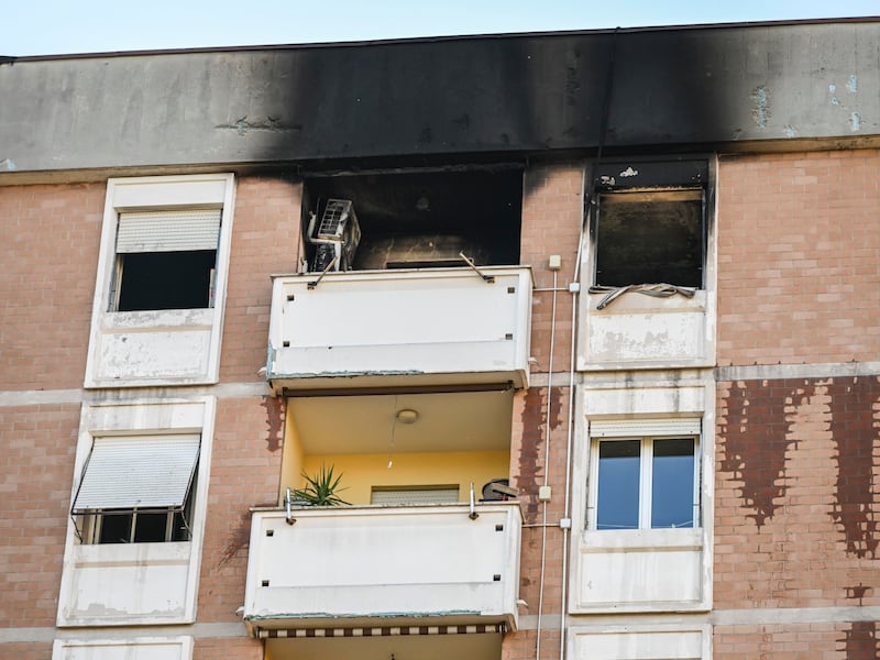 Colli Aniene, appartamento all’ottavo piano va a fuoco: una vittima