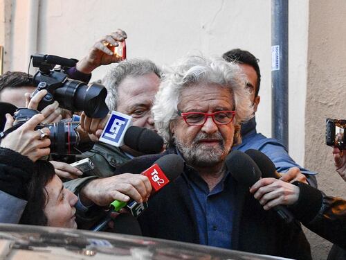 Grillo annulla le comunarie di Genova: "La candidata non va bene, votate di nuovo"