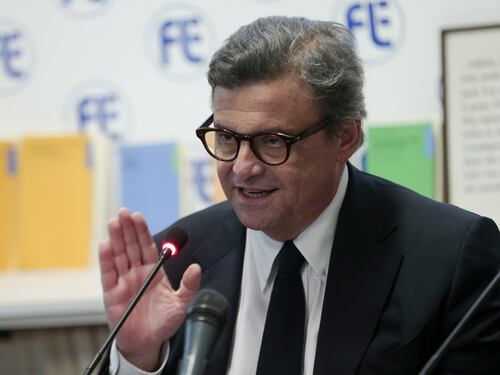 Calenda strizza l’occhio al centrodestra e scattano le polemiche dei renziani