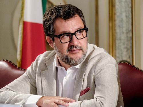 Manovra, la promessa di Salvini: sì a flat tax, pace fiscale e rottamazione delle cartelle