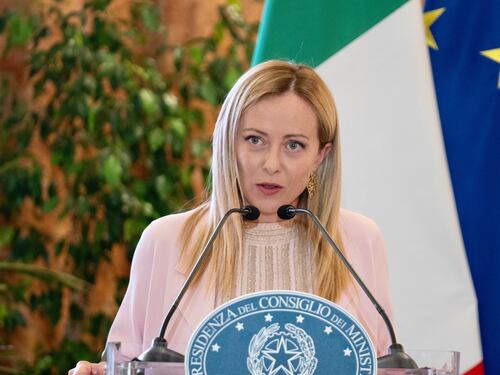Meloni si sfoga dopo le vacanze in Puglia: Palazzo Chigi? Un ottovolante