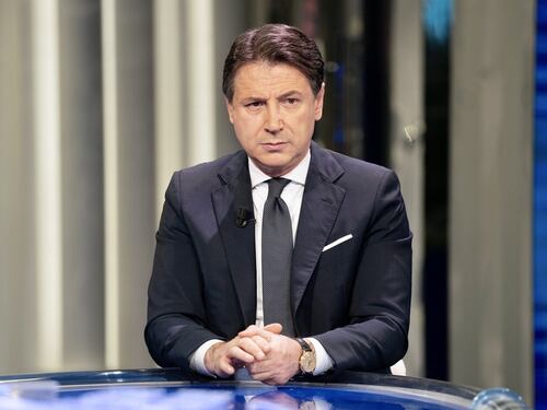 "Analfabeta funzionale". Renzi rovina la festa a Conte: governo agli sgoccioli
