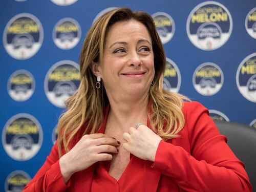 Giorgia Meloni sta per prendere il M5s. Il sondaggio che fa tremare i grillini