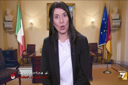 Si scatenano i webeti di Virginia Raggi e danno della traditrice a Sabina Guzzanti per l'imitazione