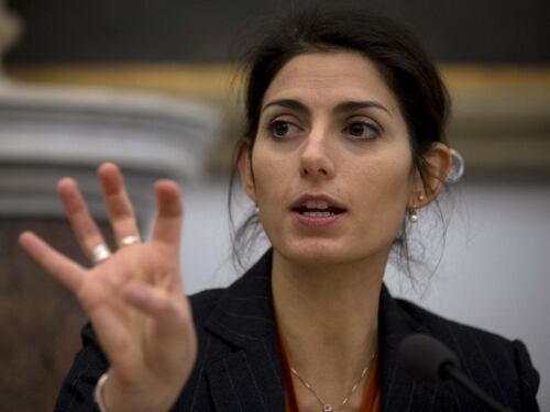 La Raggi si fa una rivista cartacea. Ecco quanto costerà ai romani