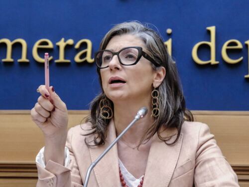 Albanese e la trama dei filo Hamas in Italia: finge di non conoscerli ma ci fa i comizi insieme