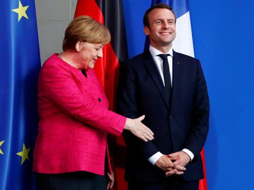 Macron, faccia a faccia con Merkel a Berlino: asse Francia-Germania