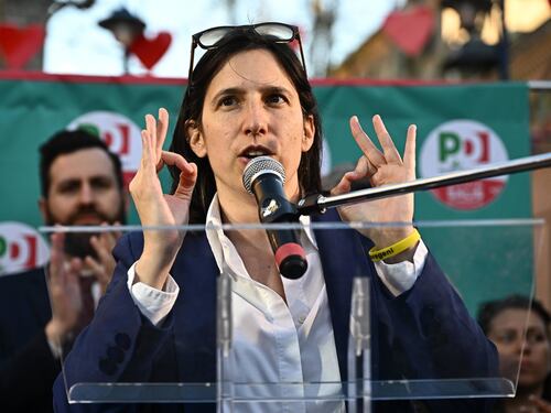 Pd a pezzi anche in Europa, la doppia identità sul voto per le armi