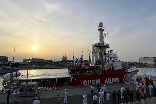 Migranti, il blocco navale fa impazzire le Ong: "Siamo sotto attacco"