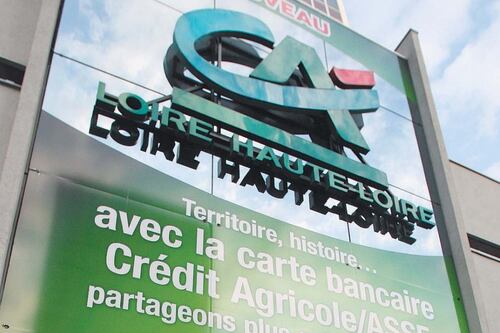 Parigi vuole i nostri risparmi: C'è la guerra ma il business non va in vacanza. Ecco i rischi per gli italiani