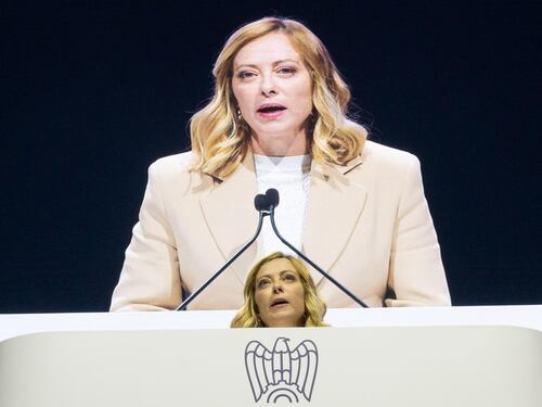 L'Ue accusa la polizia italiana: "È razzista". Meloni: parole vergognose
