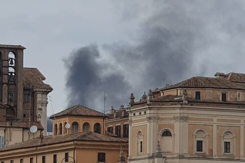 Ennesimo rogo a Roma, undici veicoli in fiamme a Prati
