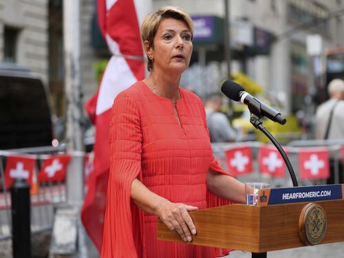 Svizzera, incubo economico per i dazi al 39%: la borsa crolla e anche il franco va ko