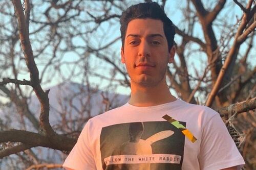Renzo Bossi ora fa l'influencer. E i troll si scatenano