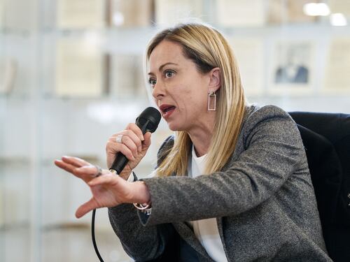 Vittoria di Fratelli d’Italia sui prodotti nocivi per l’ambiente. La Ue dà ragione alla Meloni sui dazi