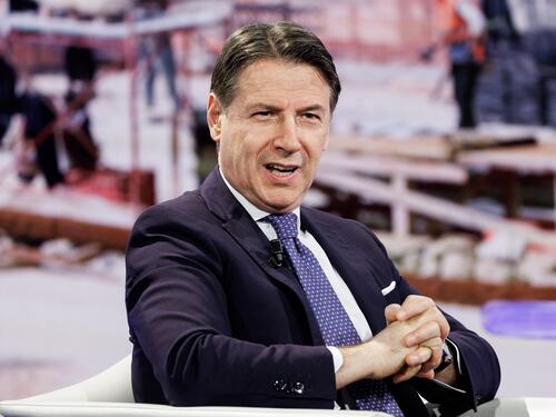 Conte vuole il posto di Schlein. Ecco il piano grillino: il vero nemico è il Pd