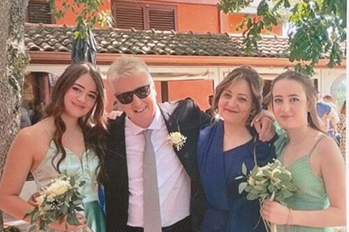 Madre e figlia avvelenate, colpo di scena: rinuncia l'avvocato del padre. Cosa non torna