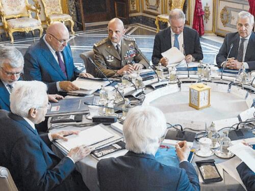 Consiglio supremo della Difesa riunito da Mattarella al Quirinale, che succede