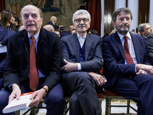Schlein riparte dal PaleoPd e va in tour con Bersani. Ma è guerra dei sondaggi