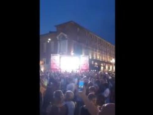Scatta la protesta, a Torino migliaia in piazza contro il green pass
