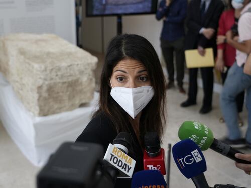 Campidoglio, bocciato l'assestamento di bilancio. Maurizio Gasparri contro la Raggi: "Con lei Roma è senza futuro"