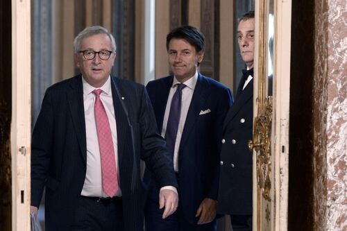 Juncker bacchetta Conte: "L'economia italiana regredisce"