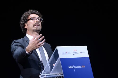 Toninelli: "Alcuni piloni dei viadotti su A24 e A25 in condizioni allarmanti"