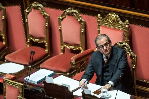 Nel governo lite sui mini-Bot. Salvini e Di Maio, guerra a Tria