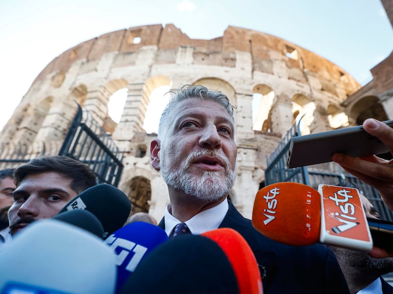 Colosseo, l’annuncio di Giuli: “Riaprirà sabato”