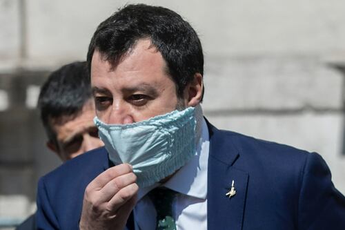 Tasse sospese, mascherine gratis e guerra alla prostituzione. Così governano i sindaci leghisti