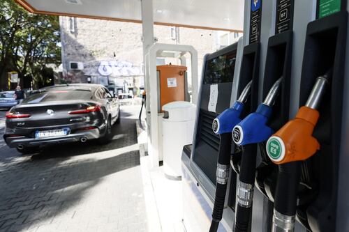 Prezzi benzina, ripresa della salita dei costi alla pompa. Le nuove medie dei carburanti
