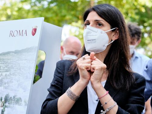 Virginia Raggi rompe con il presidente Zingaretti e scarica su Albano i rifiuti di Roma