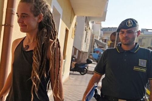 Il gip non convalida l'arresto: la capitana Carola è libera